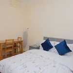 Charming 1-Bed Apartment In London