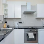 Charming 1-Bed Apartment In London