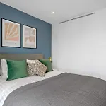 Stunning 1-Bed Apartment In London
