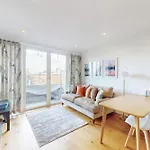 Lovely Apartment With Balcony - 3 Min To Station