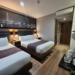 London Court Hotel