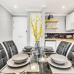 Luxstay Earls Court Apartment - Sleeps Up To 7