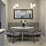 Prime Chelsea Apartment