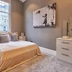 Prime Chelsea Apartment