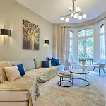 Prime Chelsea Apartment