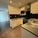 Cozy One Bedroom Flat 20 Mins Central London Bp142