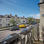 Stylish 3-Bedroom Home In The Heart Of Fulham