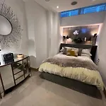 Luxurious 2 Bedroon Flat In The Heart Of London