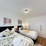 Kendal Street Comfortable Apartment