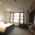 London Stockwell Station Apartment