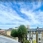 Bright Quiet Loft Room Ensuite Serene Clapham Area