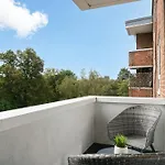 Designer 2 Bedroom Flat In London-Balcony-Sleeps 6