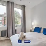 Last-Minute Escape L Exclusive Offer L Delightful 2-Bedroom Apartment In Tufnell Park L Sleeps Up To 5 Guests L By Live London Short Lets & Serviced Accommodation L