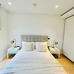 Luxury 2-Bed 2-Bath Apartment -White City Living -Steps To Tube