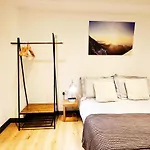 Hidden Retreat With Steam Room, King Bed Near Tube
