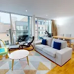 Londwell, Canary Wharf Loft With Panoramic Balcony