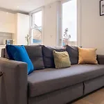 Spacious 2-Bed Flat In Brixton With Private Terrace