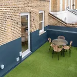 Spacious 2-Bed Flat In Brixton With Private Terrace