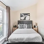 Cozy Guest House Near London O2 Arena