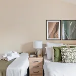 Cozy Guest House Near London O2 Arena