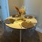 Trendy 2 Bedroom Apartment In Canary Wharf