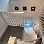 Trendy 2 Bedroom Apartment In Canary Wharf