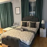 Welcome Home Flat 6