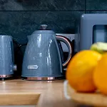 Chic & Spacious 2 Bedroom Haven In Zone 2-15 Mins To Central London- Garden & Parking Available! 5 Beds-Sleeps 6 People- Instant Book & Self Check-In! Save 20 Percent On Stays Of 7 Nights Or More !