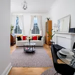 Central Bright & Charming 2 Bedroom Apartment In Earls Court Kensington 2 Minutes To District & Piccadilly Lines Tube Stunning Garden Views