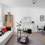Central Bright & Charming 2 Bedroom Apartment In Earls Court Kensington 2 Minutes To District & Piccadilly Lines Tube Stunning Garden Views