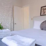 Airy & Modern 1Bd Flat In Maida Vale