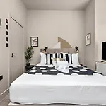 Beautifully Designed Studio With Full Kitchen