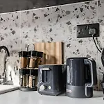Beautifully Designed Studio With Full Kitchen