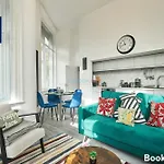 Last-Minute Escape L Sleeps Up To 4 Guests L One-Bedroom Apartment With King Bed And High Ceilings Near Camden By Live London Short Lets & Serviced Accommodation