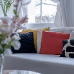 Central Bright & Charming 2 Bedroom Apartment In Earls Court Kensington 2 Minutes To District & Piccadilly Lines Tube Stunning Garden Views