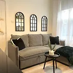 Cosy & Stylish - Boho 2 Bed Flat With Garden