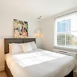 Elegant Three Bed Apartment In Earls Court