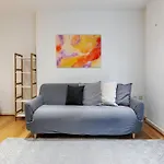 Central 2-Bed 2-Bath Apartment In Old Street