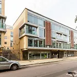 Central 2-Bed 2-Bath Apartment In Old Street