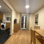Nice Double Room In Heart Of London