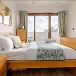 1 Bedroom Town House In London