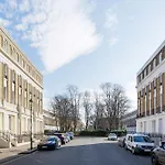 Veeve - The Islington Elegance
