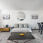 Posh Apartment With Terrace Over Harrods