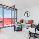 Stunning 2-Bed, 2-Bath With Balcony Views Stratford Westfield