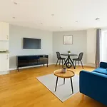 2 Bed Apartment With Balcony In Wembley