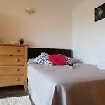 Chelsea Orange Apartment Sleeps10-Petsok-Parking