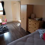 Chelsea Orange Apartment Sleeps10-Petsok-Parking