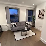 2 Bed Stylish Apartment, Vibrant Hoxton