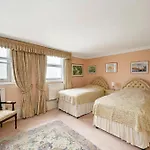 4 Bedroom Apartment With Hyde Park Views In Lancaster Gate
