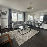 Canary Wharf Apartment With Balcony And Stunning Views
